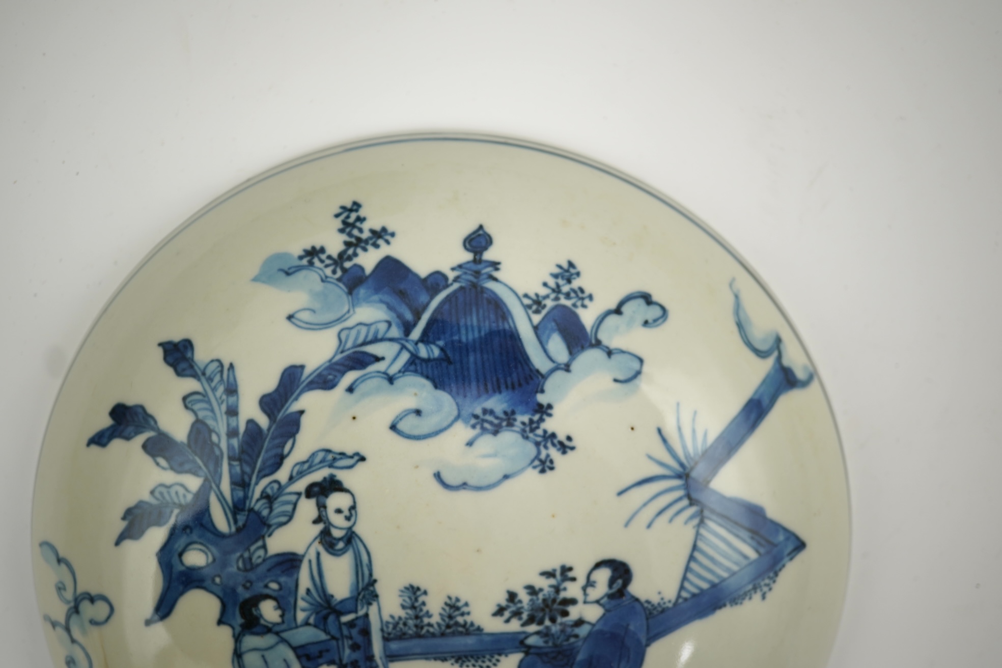 A Chinese blue and white cover for a box, early Kangxi period